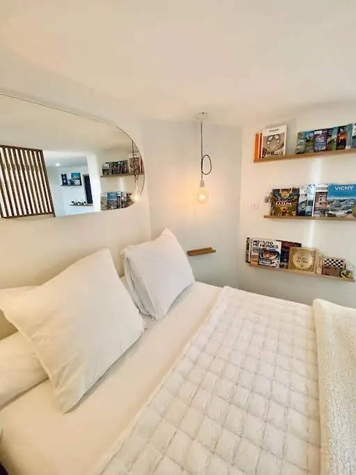 Apartment *Astoria 7* Rooftop Cosy A Vichy France
